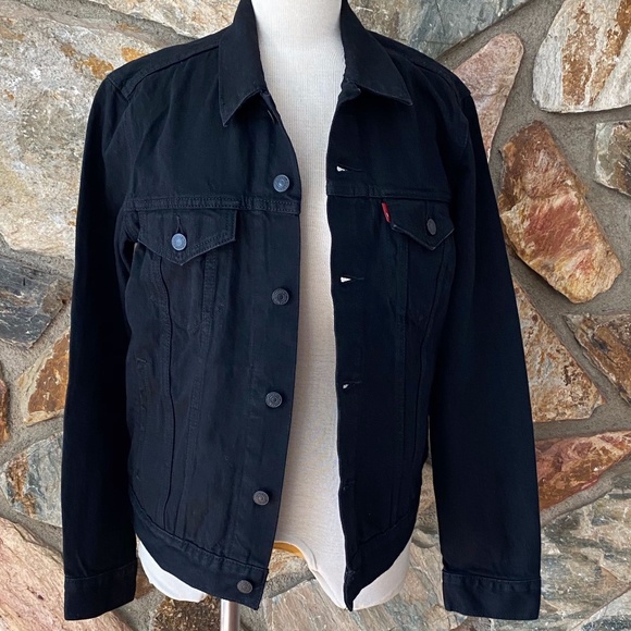 black levis denim jacket